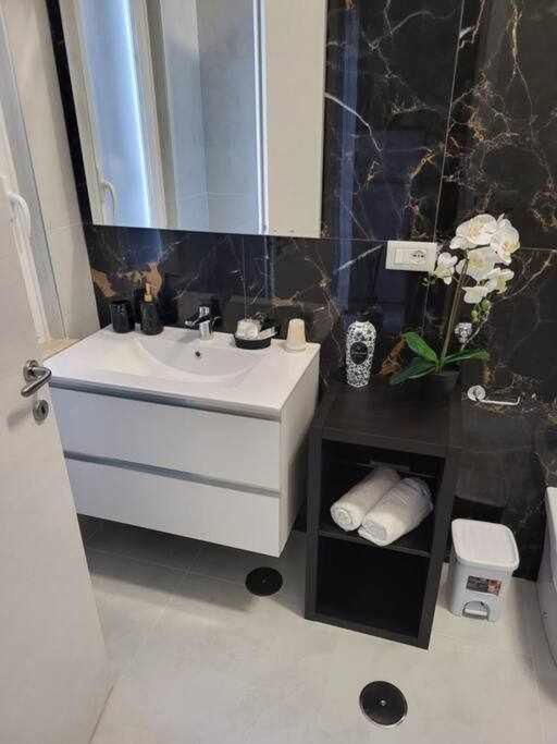 Newlife 815 Holiday Home Black Mercato San Severino Buitenkant foto